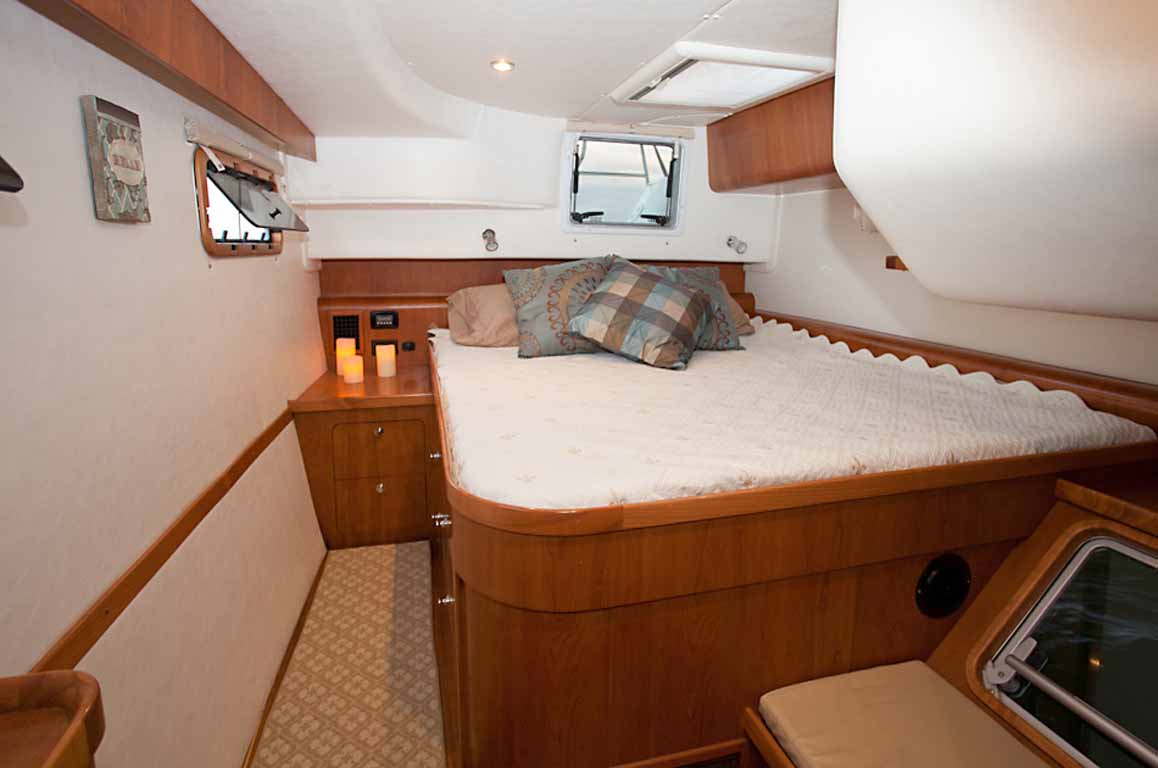 catamaran-master-cabin